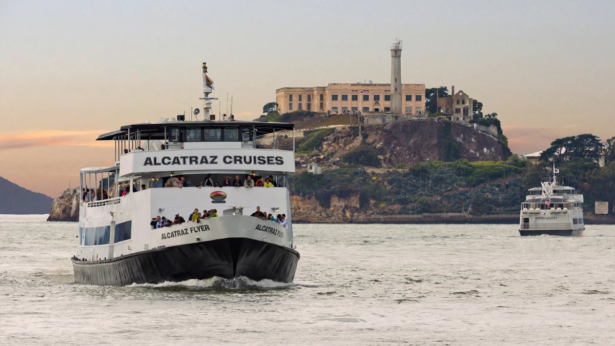 Alcatraz Island ferry boat sails back from Alcatraz